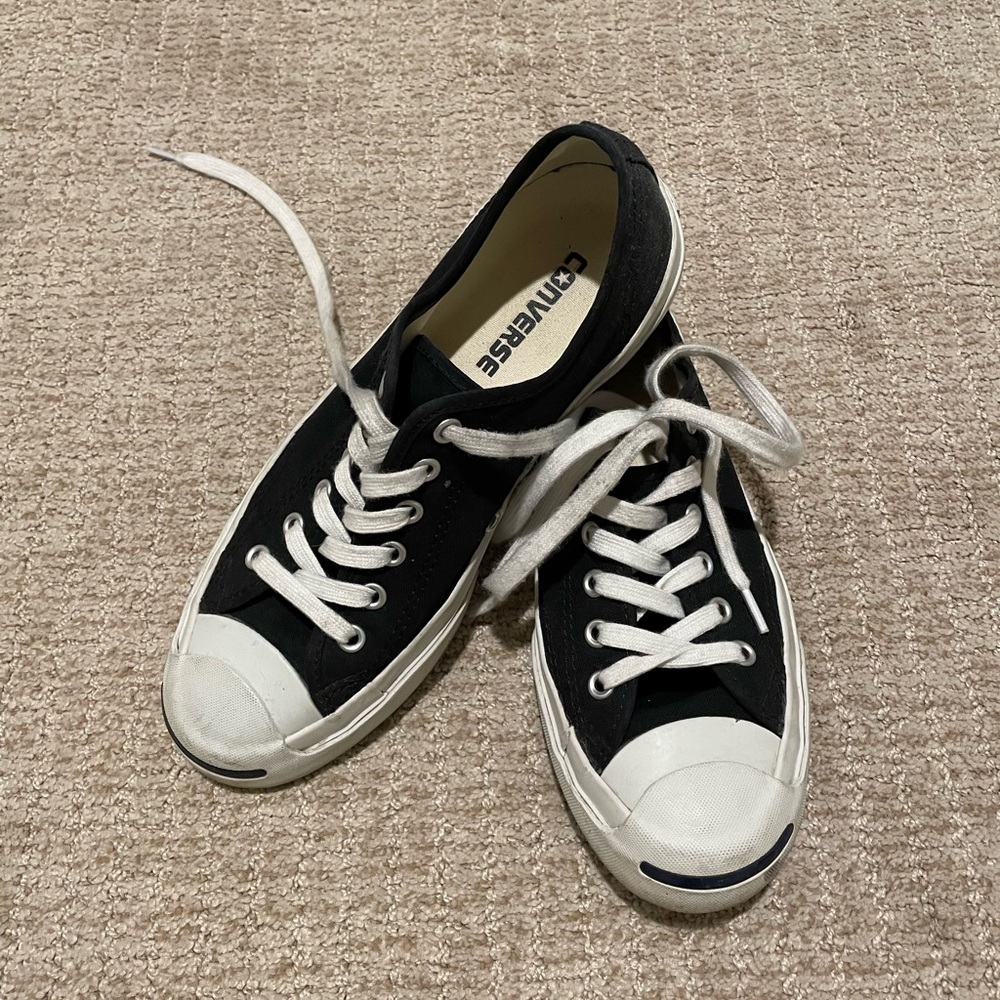 Black converse sneakers size 8